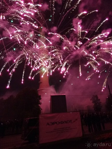 «Круг света» озарил Москву: в Останкине устроили красочное шоу с салютом