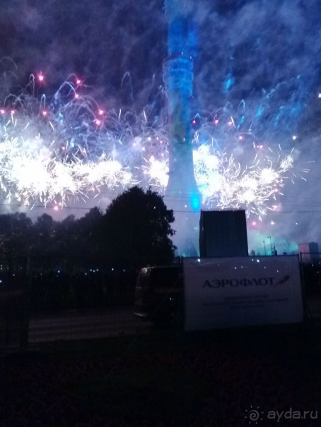 «Круг света» озарил Москву: в Останкине устроили красочное шоу с салютом