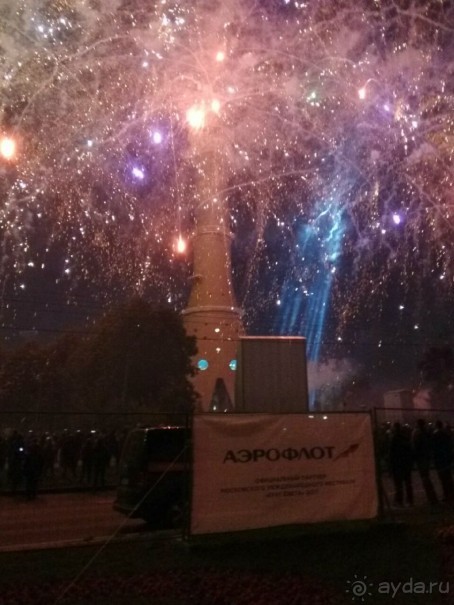 «Круг света» озарил Москву: в Останкине устроили красочное шоу с салютом