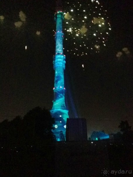 «Круг света» озарил Москву: в Останкине устроили красочное шоу с салютом