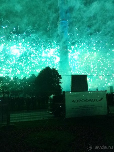 «Круг света» озарил Москву: в Останкине устроили красочное шоу с салютом