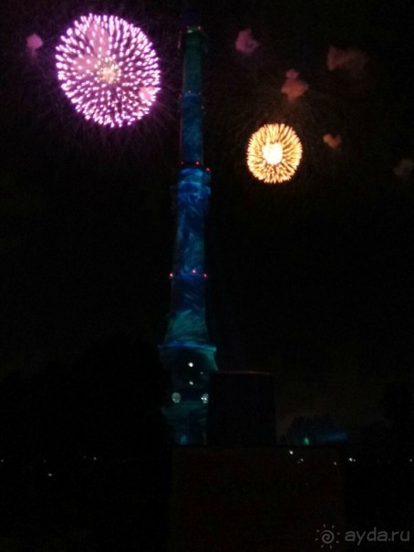 «Круг света» озарил Москву: в Останкине устроили красочное шоу с салютом