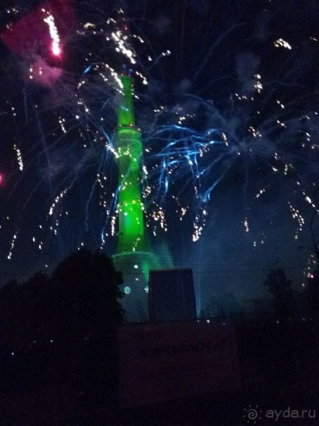 «Круг света» озарил Москву: в Останкине устроили красочное шоу с салютом