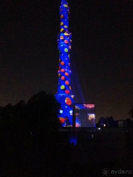 «Круг света» озарил Москву: в Останкине устроили красочное шоу с салютом