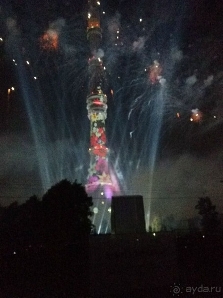 «Круг света» озарил Москву: в Останкине устроили красочное шоу с салютом