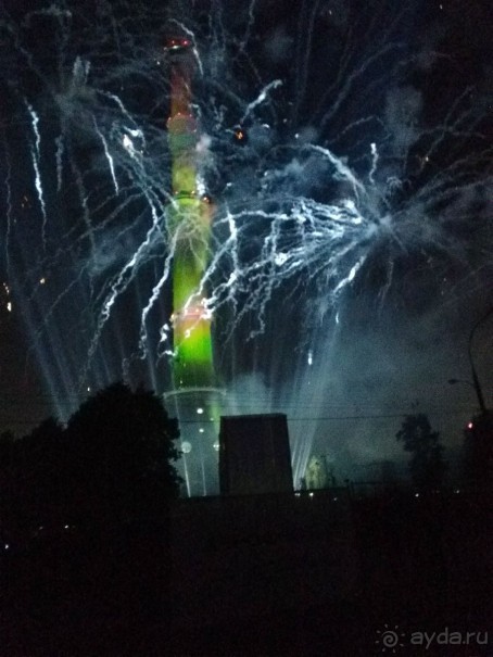 «Круг света» озарил Москву: в Останкине устроили красочное шоу с салютом