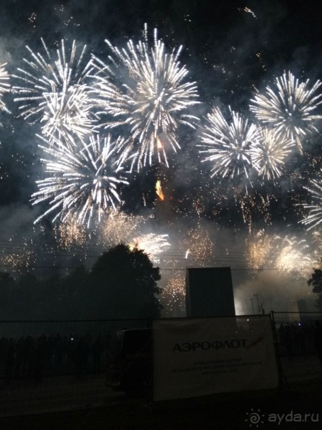 «Круг света» озарил Москву: в Останкине устроили красочное шоу с салютом