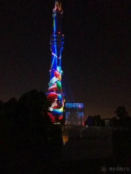 «Круг света» озарил Москву: в Останкине устроили красочное шоу с салютом