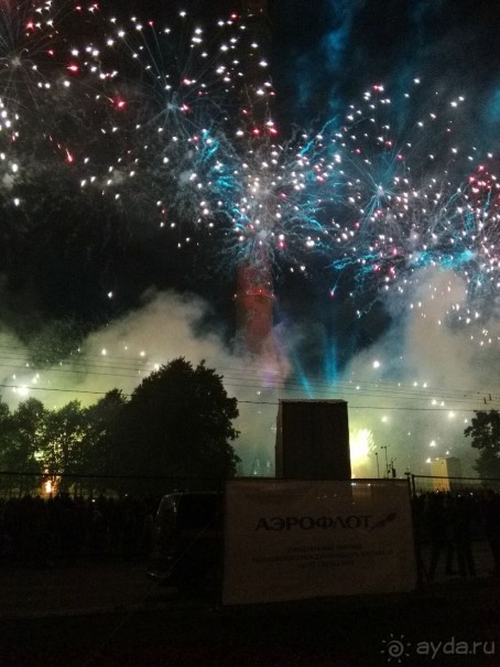«Круг света» озарил Москву: в Останкине устроили красочное шоу с салютом