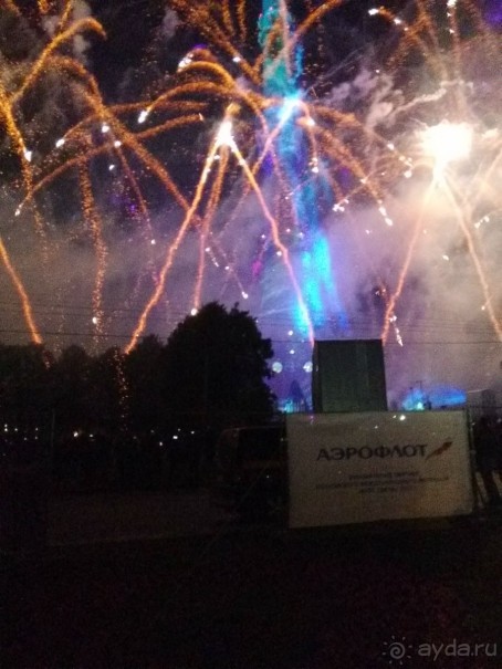 «Круг света» озарил Москву: в Останкине устроили красочное шоу с салютом