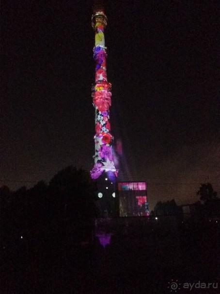 «Круг света» озарил Москву: в Останкине устроили красочное шоу с салютом