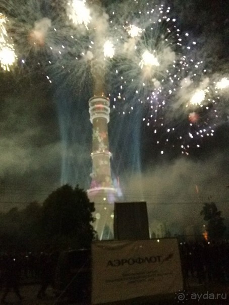 «Круг света» озарил Москву: в Останкине устроили красочное шоу с салютом