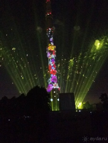 «Круг света» озарил Москву: в Останкине устроили красочное шоу с салютом