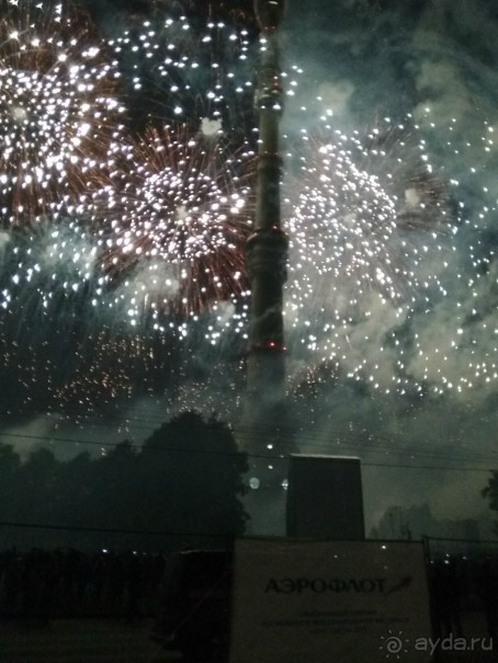 «Круг света» озарил Москву: в Останкине устроили красочное шоу с салютом