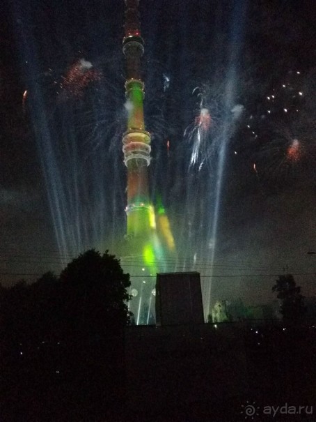 «Круг света» озарил Москву: в Останкине устроили красочное шоу с салютом