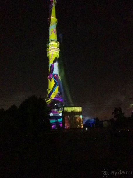 «Круг света» озарил Москву: в Останкине устроили красочное шоу с салютом