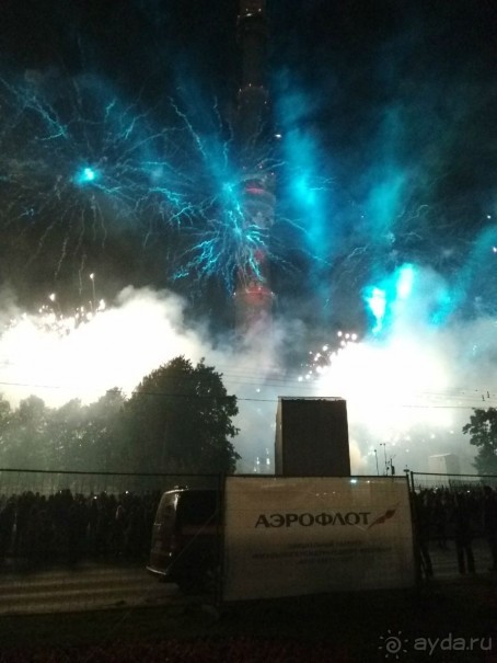 «Круг света» озарил Москву: в Останкине устроили красочное шоу с салютом