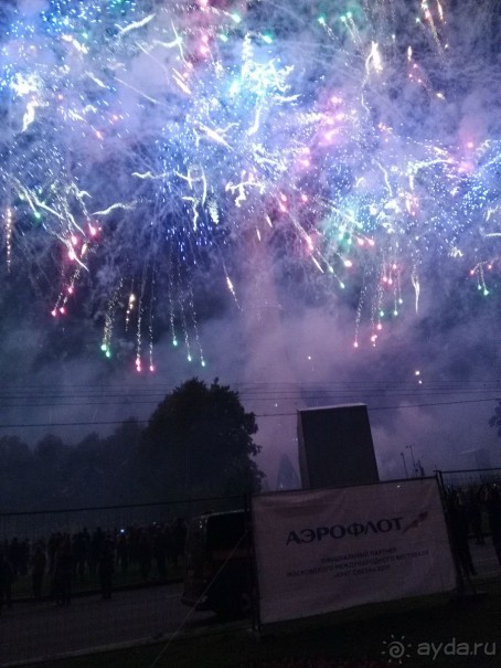 «Круг света» озарил Москву: в Останкине устроили красочное шоу с салютом