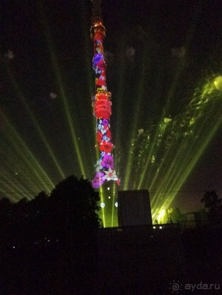 «Круг света» озарил Москву: в Останкине устроили красочное шоу с салютом