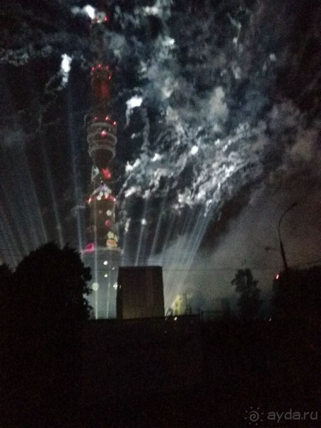 «Круг света» озарил Москву: в Останкине устроили красочное шоу с салютом