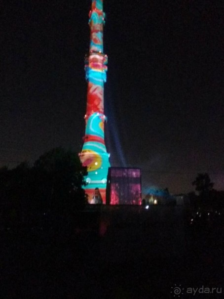 «Круг света» озарил Москву: в Останкине устроили красочное шоу с салютом