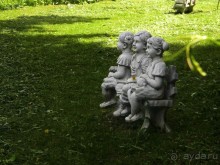 Адрес: Фрунзенская набережная, сквер за станцией метро 
Метро: Фрунзенская  
           Скульптура находится за оградой и подступиться к ней невозможно.