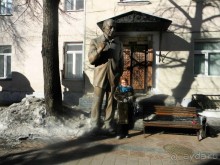 Во дворе Музея современного искусства много работ из бронзы кого бы вы думали? Правильно, Зураба Церетели. :) Конечно, есть скульптуры других авторов, но они в явном меньшинстве.  Большинство скульптур – выше человеческого роста, есть совсем огромные – в лучших церетелиевских традициях