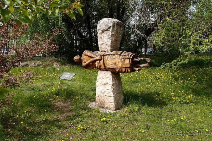 Альбом отзыва "Москва в необычных скульптурах и памятниках."