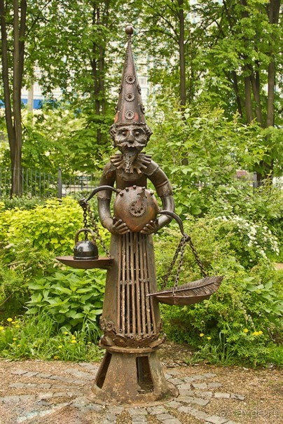 Москва в необычных скульптурах и памятниках.