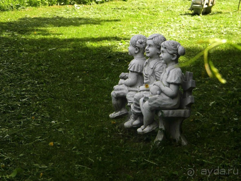 Адрес: Фрунзенская набережная, сквер за станцией метро 
Метро: Фрунзенская  
           Скульптура находится за оградой и подступиться к ней невозможно.