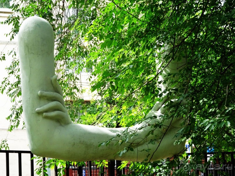 Москва в необычных скульптурах и памятниках.