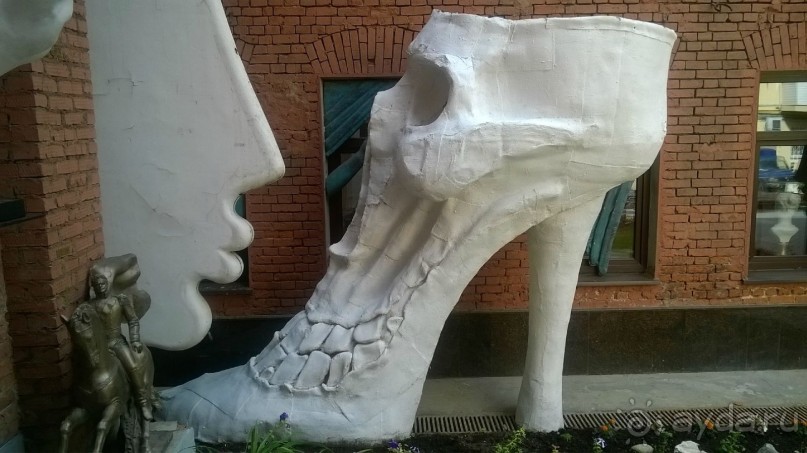 Москва в необычных скульптурах и памятниках.