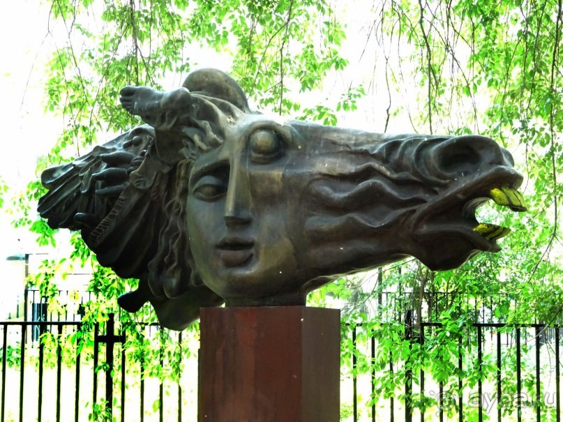 Москва в необычных скульптурах и памятниках.