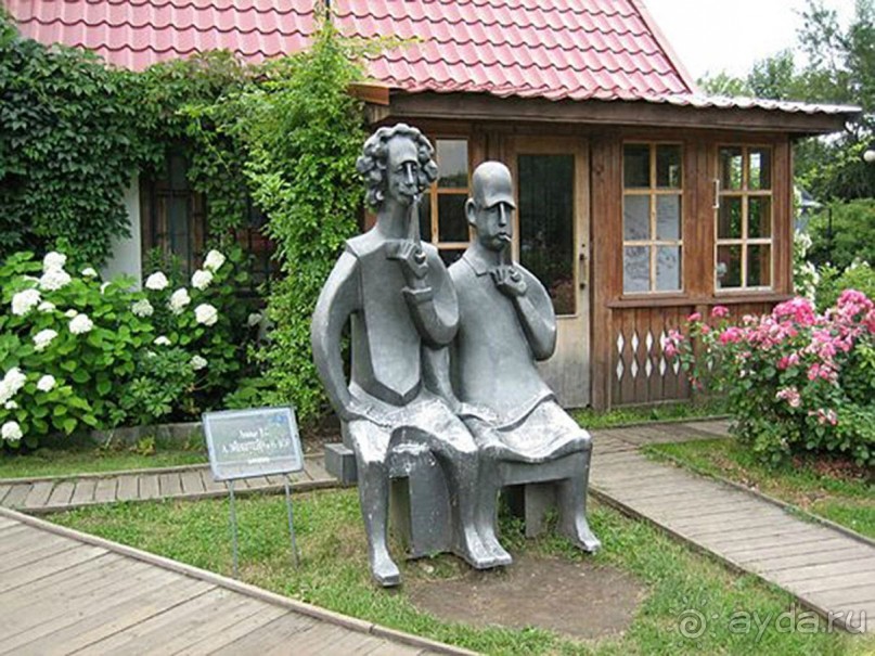 Москва в необычных скульптурах и памятниках.