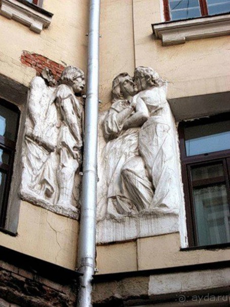 Москва в необычных скульптурах и памятниках.