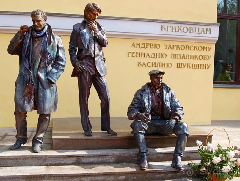 Москва в необычных скульптурах и памятниках.