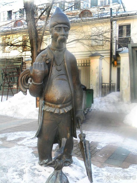 Цикл памятников Зураба Церетели "Горожане" посвящен жителям меленького грузинского городка. Музей современного искусства на Петровке, 25