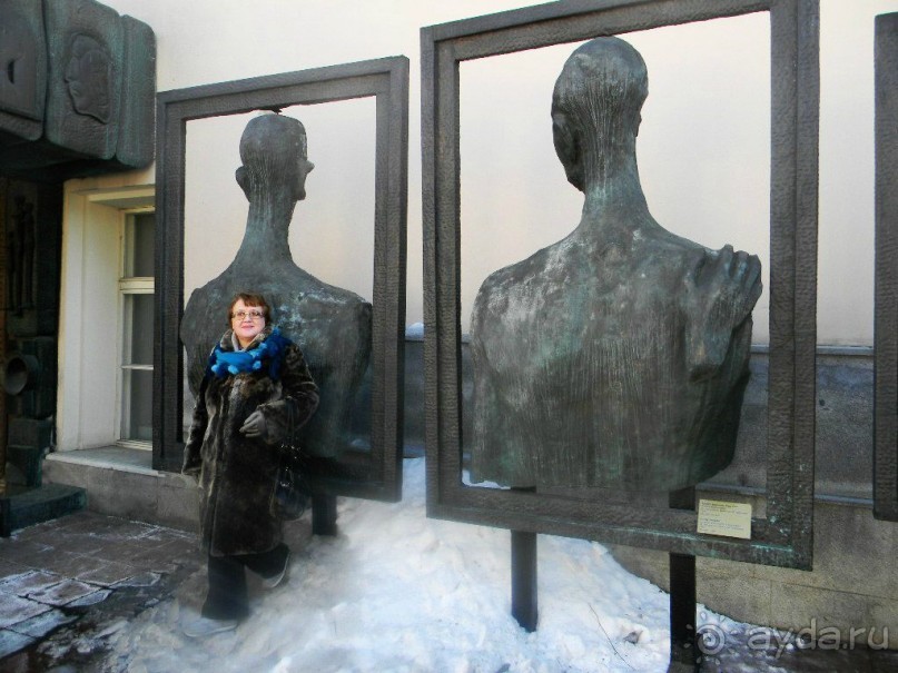 Памятник "Жертвы гнета" скульптора Зураба Церетели на территории музея современного искусства на Петровке, 25