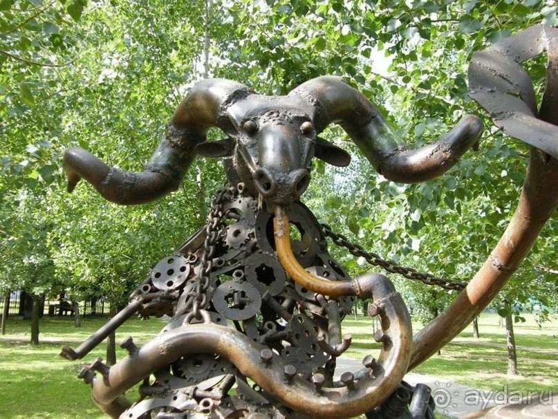 Москва в необычных скульптурах и памятниках.