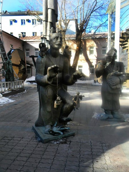 Памятник "Жертвы гнета" скульптора Зураба Церетели на территории музея современного искусства на Петровке, 25