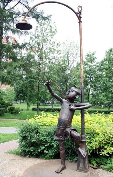 Москва в необычных скульптурах и памятниках.