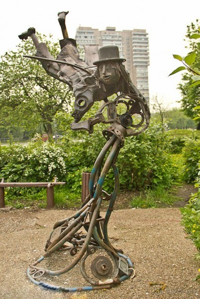 Москва в необычных скульптурах и памятниках.