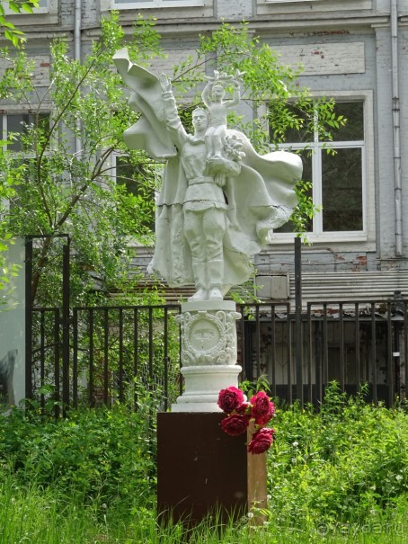 Москва в необычных скульптурах и памятниках.