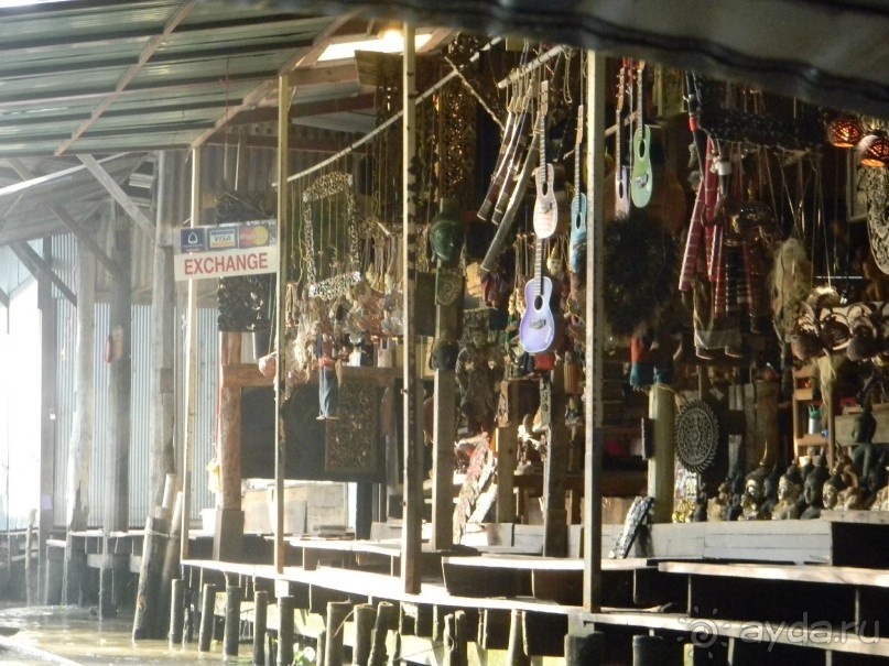 Плавучий рынок.