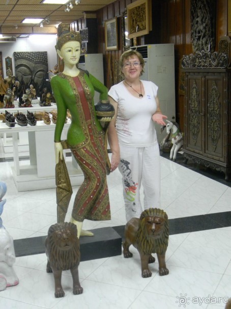 На фабрике тикового дерева.