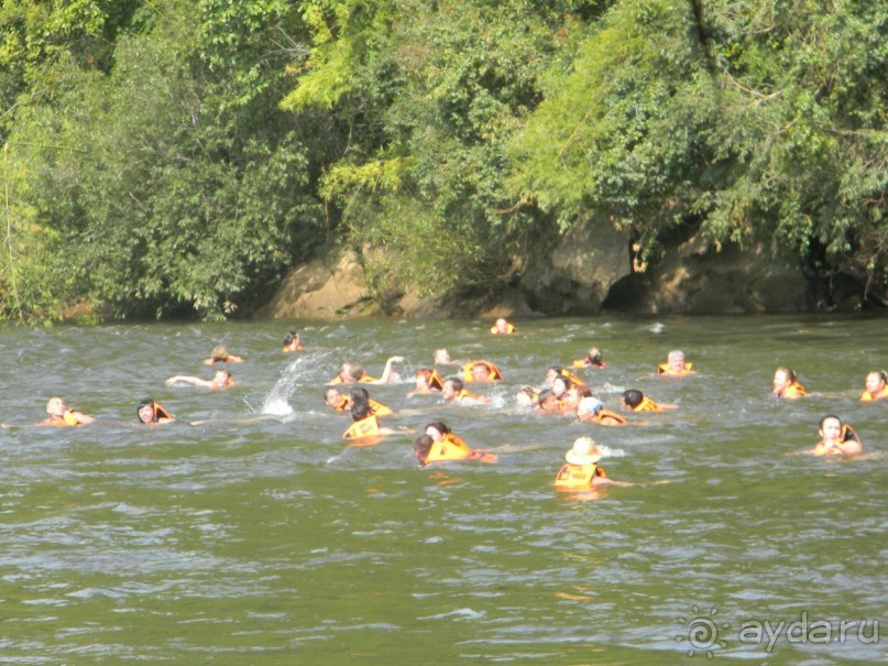 Купание в реке Квай.