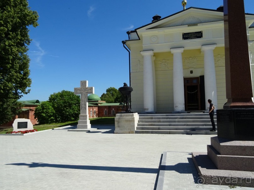 "Не даром помнит вся Россия про день Бородина"....