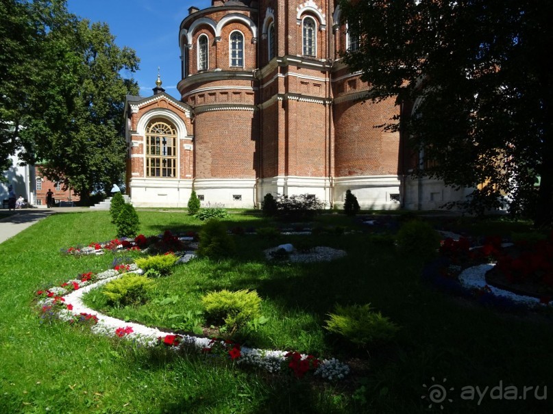 "Не даром помнит вся Россия про день Бородина"....