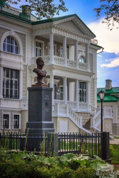 "Не даром помнит вся Россия про день Бородина"....