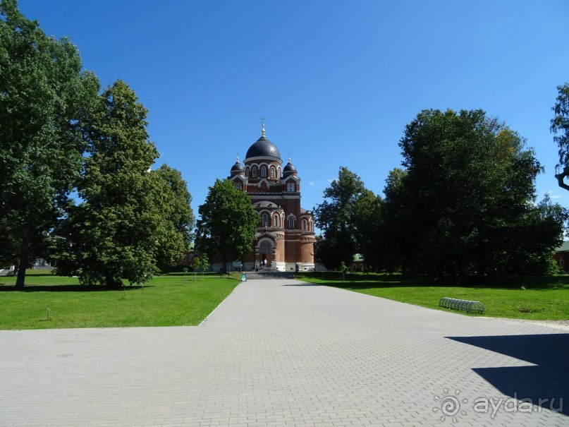 "Не даром помнит вся Россия про день Бородина"....